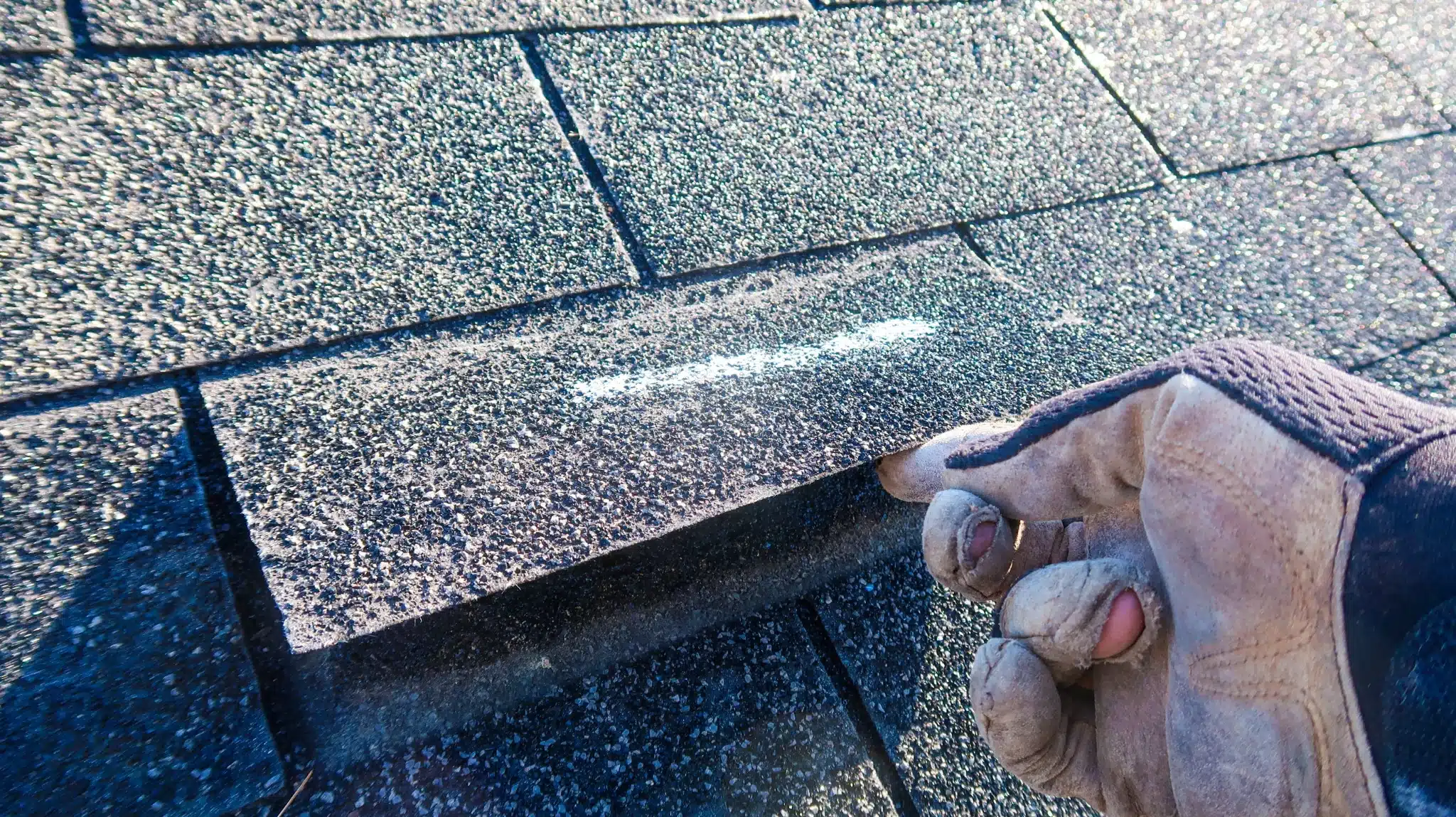 dakshingles-reparatie-hand-dakwerker dakshingles reparatie hand dakwerker